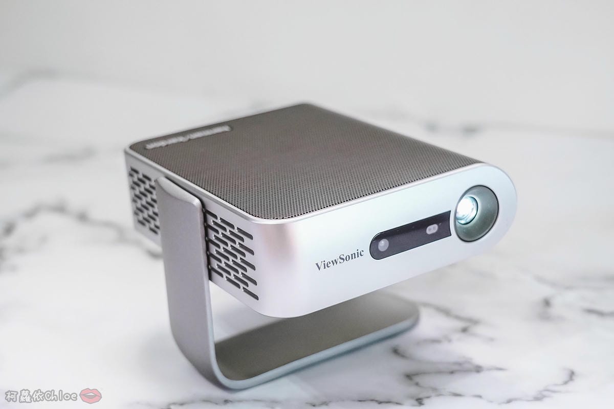 開箱 ViewSonic M1+ WVGA 360度無線巧攜投影機 迷你輕巧實用性超高!無線投影讓我追劇更享受!家庭娛樂、商務、露營適用9.jpg 開箱 ViewSonic M1+ WVGA 360度無線巧攜投影機 迷你輕巧實用性超高!無線投影讓我追劇更享受!家庭娛樂、商務、露營適用9.jpg