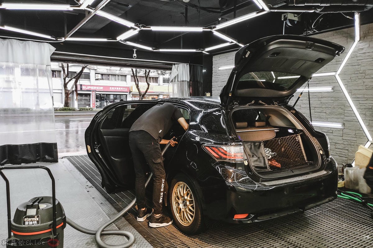 士林汽車美容推薦 MOC墨刻鍍膜 頂級鍍膜工藝 安全無毒 讓愛車亮晶晶 全家出遊超安心18.jpg 士林汽車美容推薦 MOC墨刻鍍膜 頂級鍍膜工藝 安全無毒 讓愛車亮晶晶 全家出遊超安心18.jpg