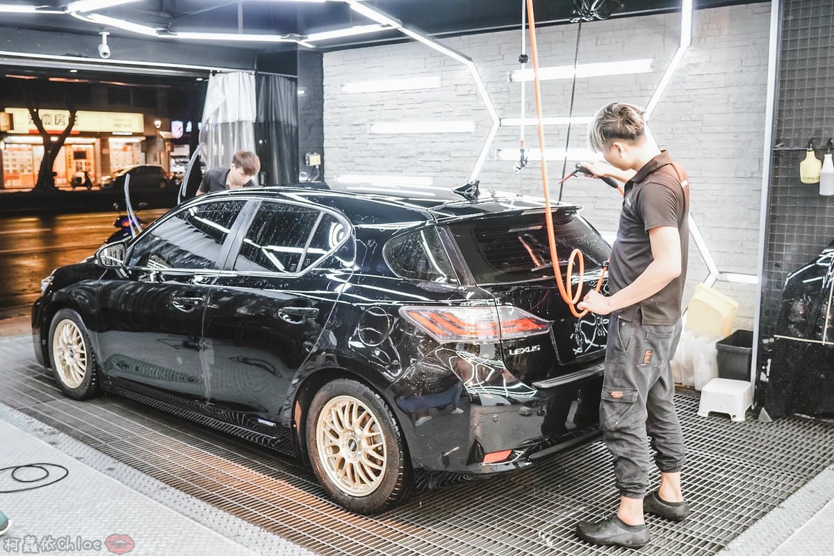 士林汽車美容推薦 MOC墨刻鍍膜 頂級鍍膜工藝 安全無毒 讓愛車亮晶晶 全家出遊超安心32.jpg 士林汽車美容推薦 MOC墨刻鍍膜 頂級鍍膜工藝 安全無毒 讓愛車亮晶晶 全家出遊超安心32.jpg