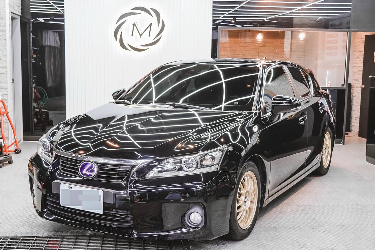 士林汽車美容推薦 MOC墨刻鍍膜 頂級鍍膜工藝 安全無毒 讓愛車亮晶晶 全家出遊超安心1.jpg 士林汽車美容推薦 MOC墨刻鍍膜 頂級鍍膜工藝 安全無毒 讓愛車亮晶晶 全家出遊超安心1.jpg