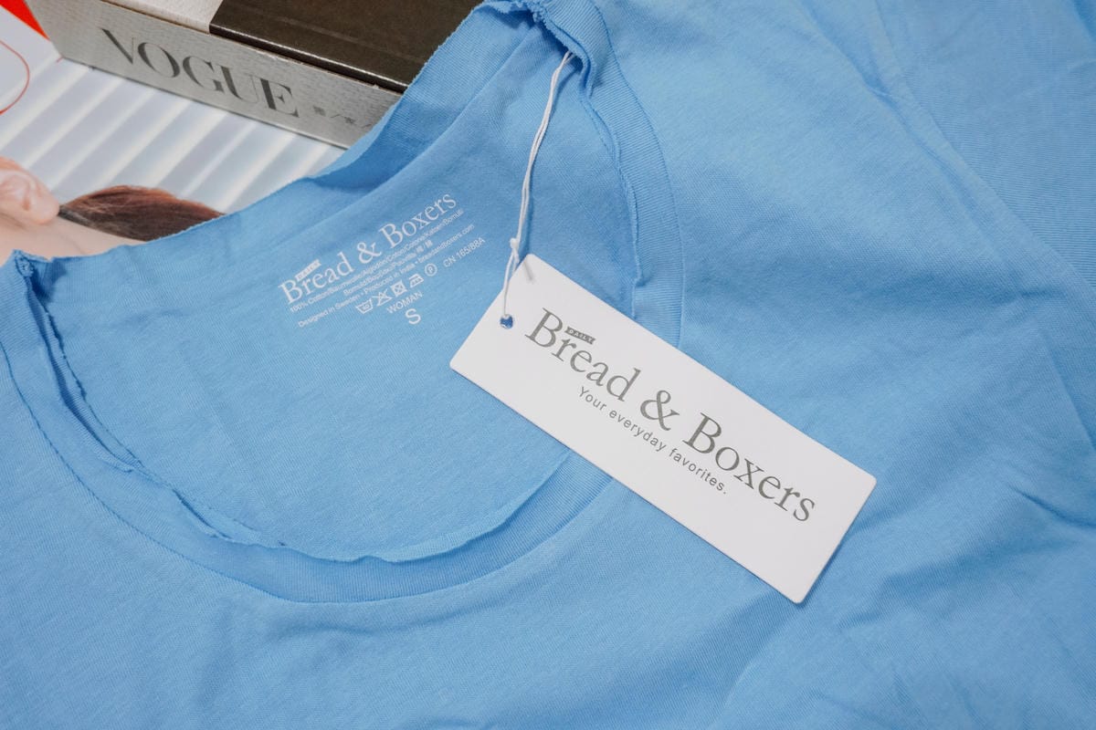 雜誌贈品 VOGUE 10月號2019 隨書附Bread %26; Boxers Crew-Neck relaxed有機棉女用不收邊T恤 小男孩藍5.jpeg 雜誌贈品 VOGUE 10月號2019 隨書附Bread %26; Boxers Crew-Neck relaxed有機棉女用不收邊T恤 小男孩藍5.jpeg