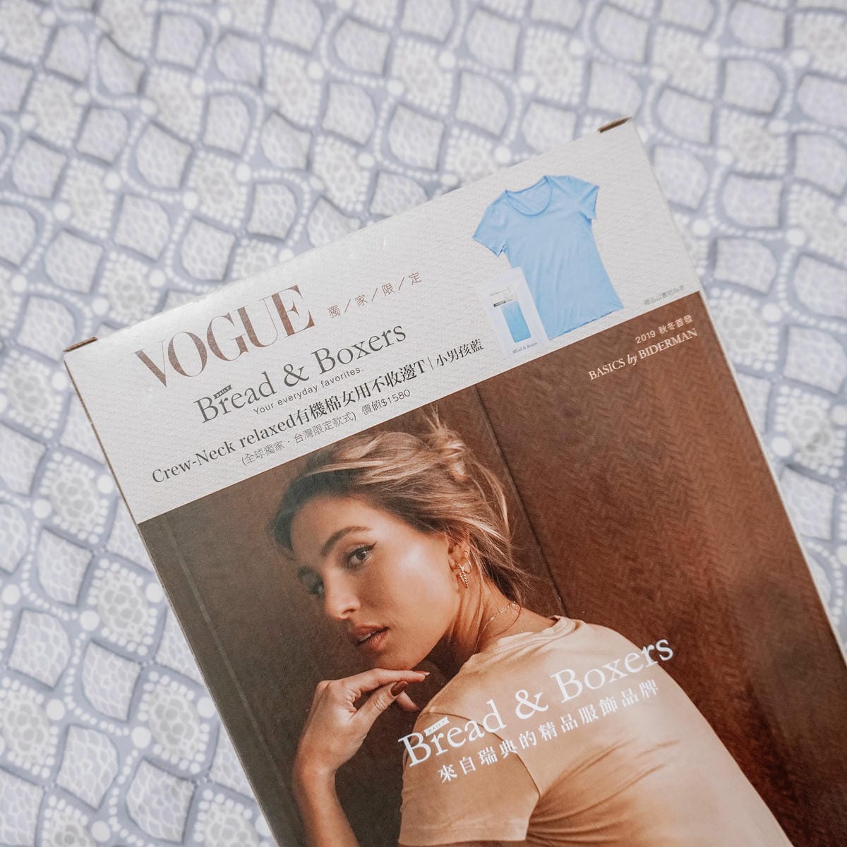 雜誌贈品 VOGUE 10月號2019 隨書附Bread %26; Boxers Crew-Neck relaxed有機棉女用不收邊T恤 小男孩藍4.jpeg 雜誌贈品 VOGUE 10月號2019 隨書附Bread %26; Boxers Crew-Neck relaxed有機棉女用不收邊T恤 小男孩藍4.jpeg