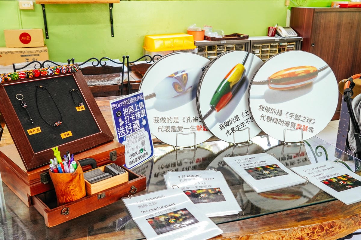 屏東一日遊｜台灣好行508屏北線這樣玩最對味！親子深度放電之旅 山川琉璃吊橋 手作琉璃珠DIY 三地門工藝村 六堆客家噴泉玩樂 客家檳榔扇彩繪DIY45A.jpg