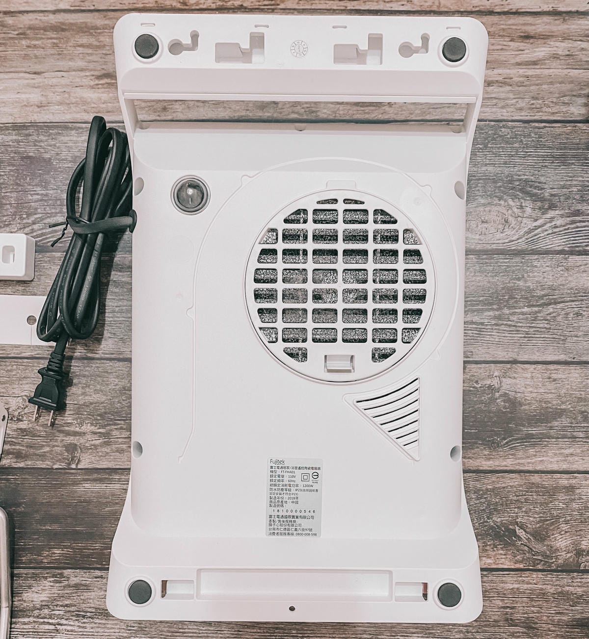 生活居家 Fujitek富士電通 居家浴室遙控陶瓷電暖器 冬日必備 可定時 冷暖風調節 輕巧便利使用5.jpg 生活居家 Fujitek富士電通 居家浴室遙控陶瓷電暖器 冬日必備 可定時 冷暖風調節 輕巧便利使用5.jpg