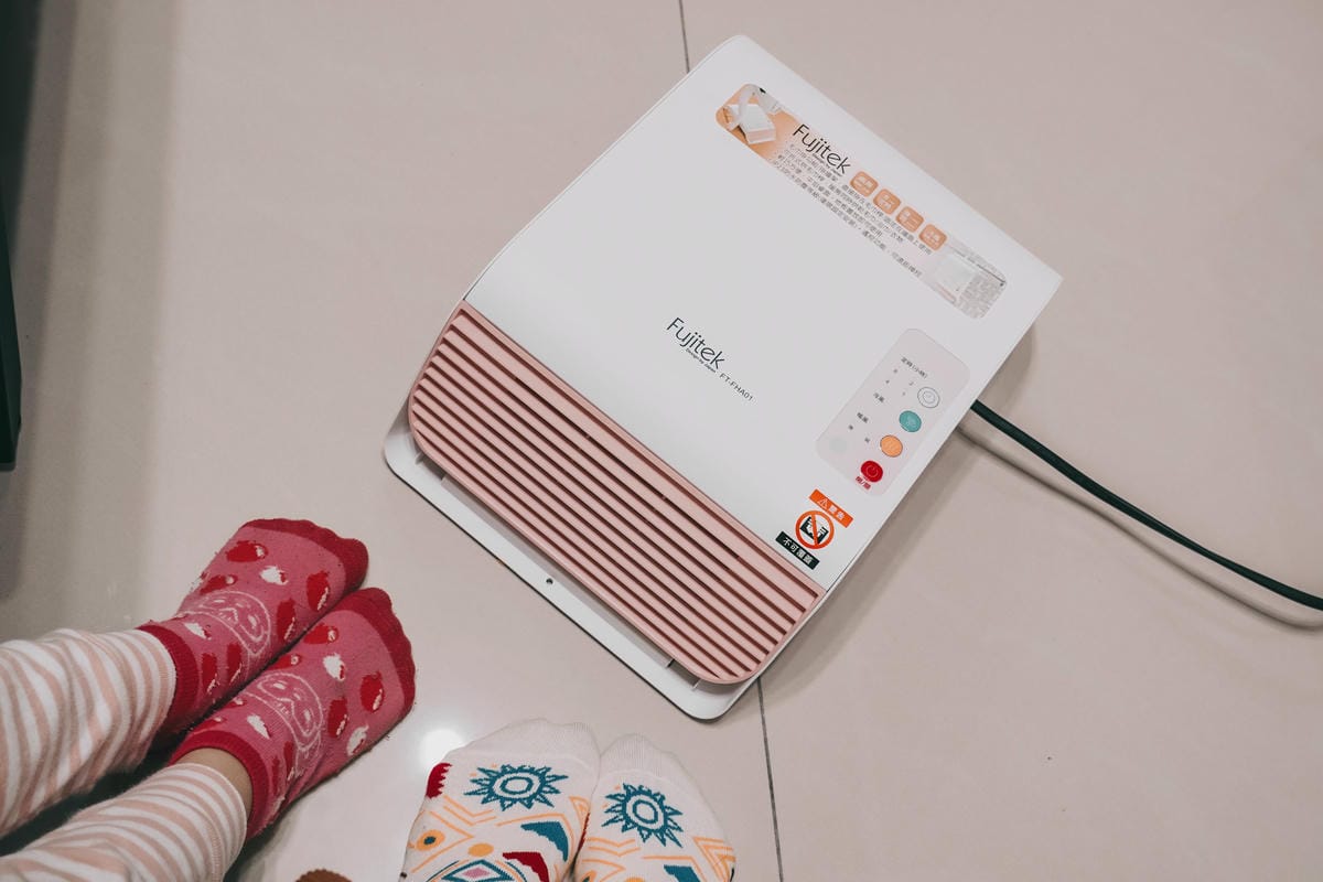生活居家 Fujitek富士電通 居家浴室遙控陶瓷電暖器 冬日必備 可定時 冷暖風調節 輕巧便利使用21a.jpg 生活居家 Fujitek富士電通 居家浴室遙控陶瓷電暖器 冬日必備 可定時 冷暖風調節 輕巧便利使用21a.jpg