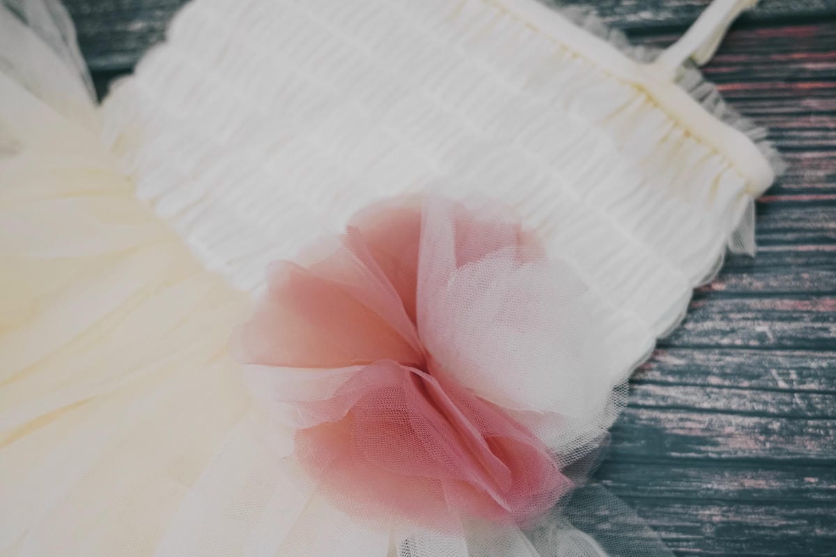 嬰幼兒童裝 Britt女童禮服 一圓女孩公主夢 手工製作的兒童髮箍讓穿搭更聚焦5.jpg 嬰幼兒童裝 Britt女童禮服 一圓女孩公主夢 手工製作的兒童髮箍讓穿搭更聚焦5.jpg