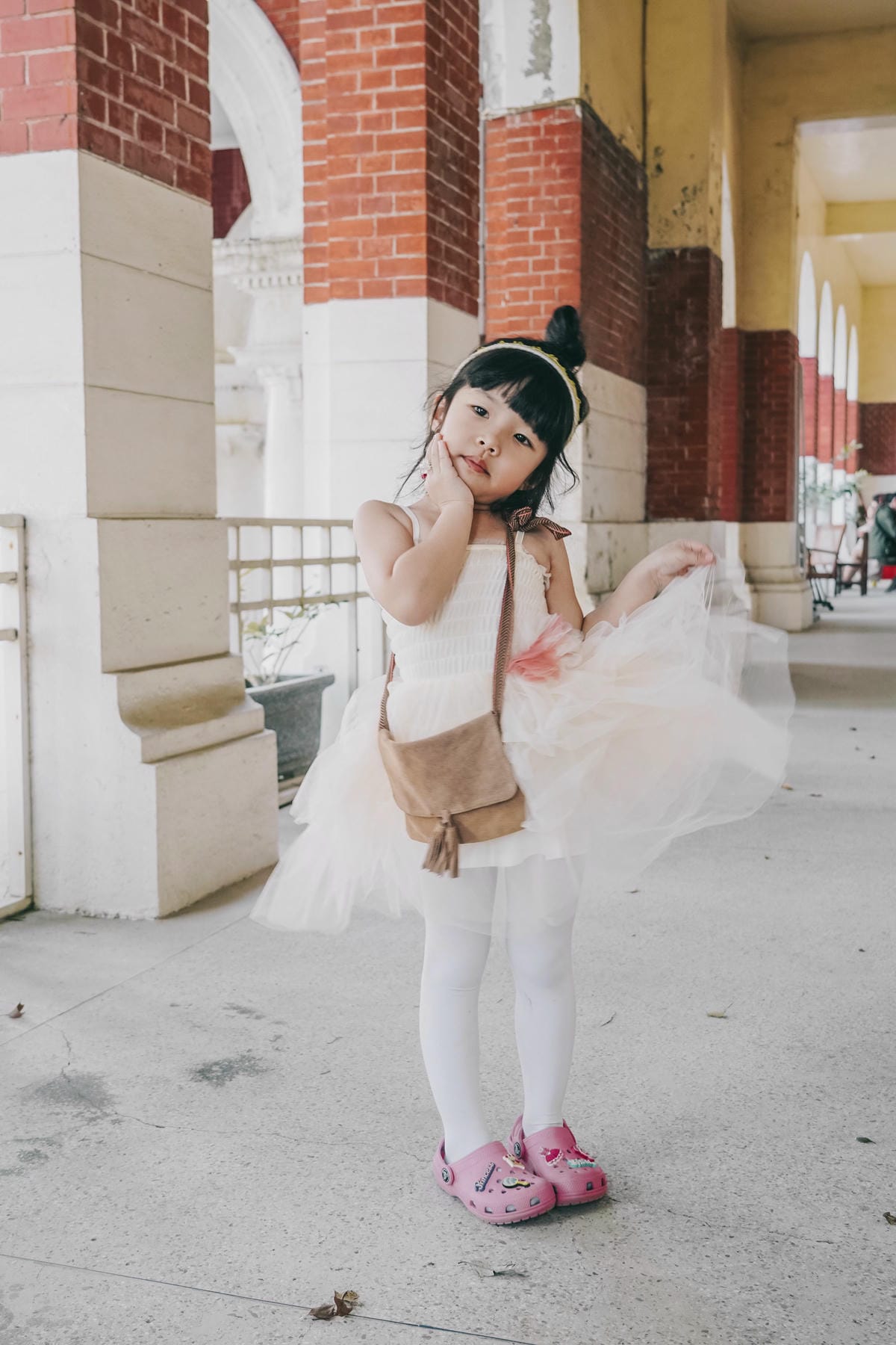 嬰幼兒童裝 Britt女童禮服 一圓女孩公主夢 手工製作的兒童髮箍讓穿搭更聚焦13.jpg 嬰幼兒童裝 Britt女童禮服 一圓女孩公主夢 手工製作的兒童髮箍讓穿搭更聚焦13.jpg