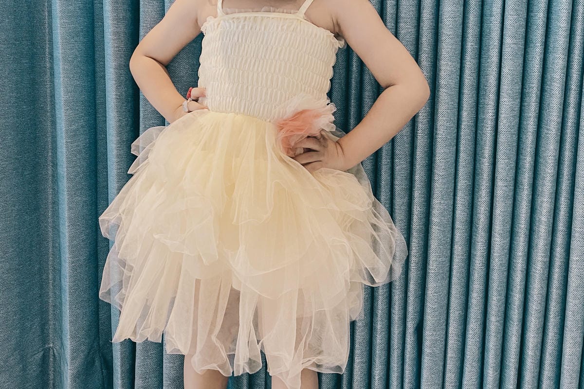 嬰幼兒童裝 Britt女童禮服 一圓女孩公主夢 手工製作的兒童髮箍讓穿搭更聚焦6B.jpg 嬰幼兒童裝 Britt女童禮服 一圓女孩公主夢 手工製作的兒童髮箍讓穿搭更聚焦6B.jpg