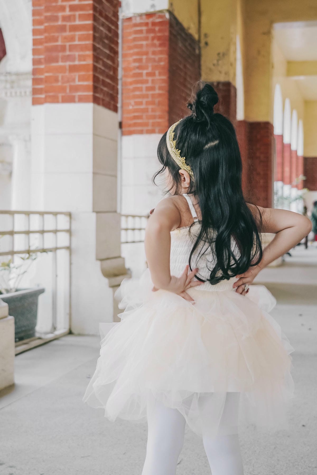 嬰幼兒童裝 Britt女童禮服 一圓女孩公主夢 手工製作的兒童髮箍讓穿搭更聚焦14.jpg 嬰幼兒童裝 Britt女童禮服 一圓女孩公主夢 手工製作的兒童髮箍讓穿搭更聚焦14.jpg