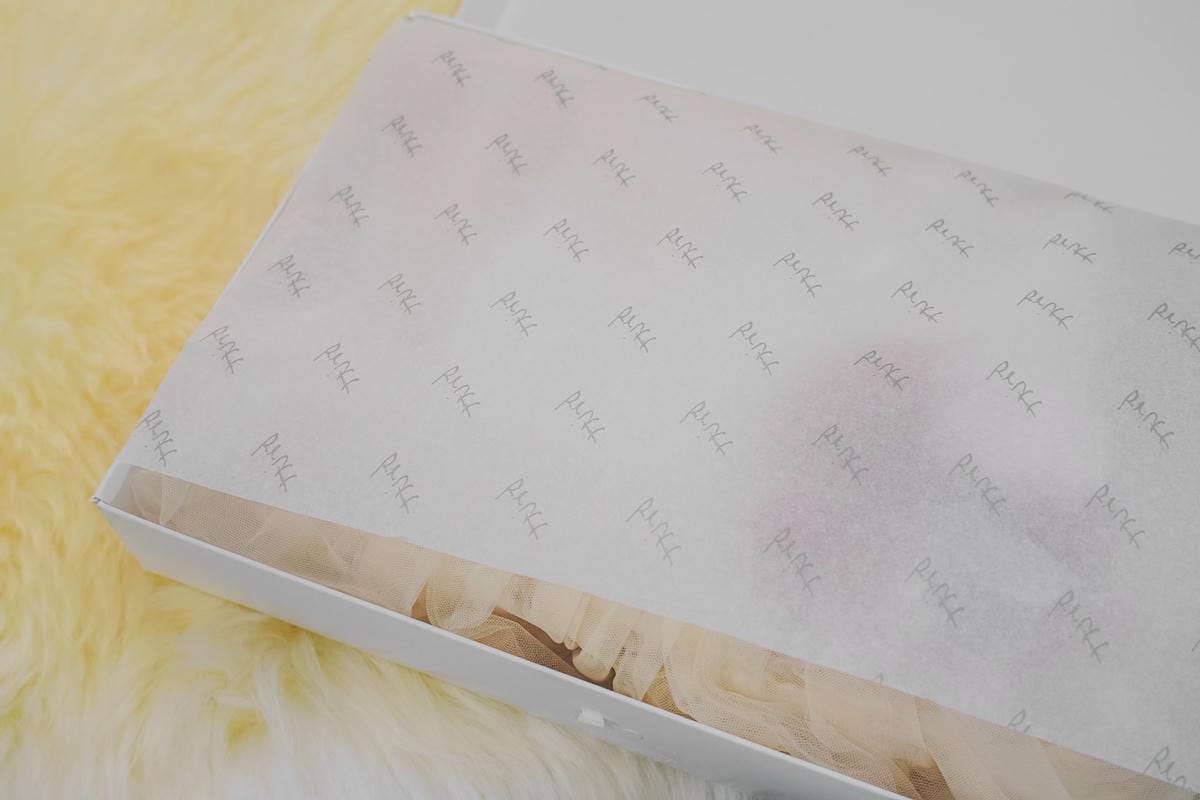 嬰幼兒童裝 Britt女童禮服 一圓女孩公主夢 手工製作的兒童髮箍讓穿搭更聚焦2.jpg 嬰幼兒童裝 Britt女童禮服 一圓女孩公主夢 手工製作的兒童髮箍讓穿搭更聚焦2.jpg