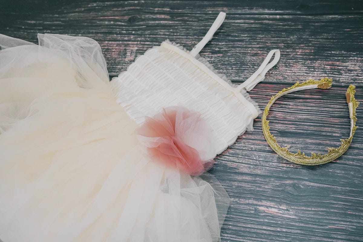 嬰幼兒童裝 Britt女童禮服 一圓女孩公主夢 手工製作的兒童髮箍讓穿搭更聚焦4.jpg 嬰幼兒童裝 Britt女童禮服 一圓女孩公主夢 手工製作的兒童髮箍讓穿搭更聚焦4.jpg