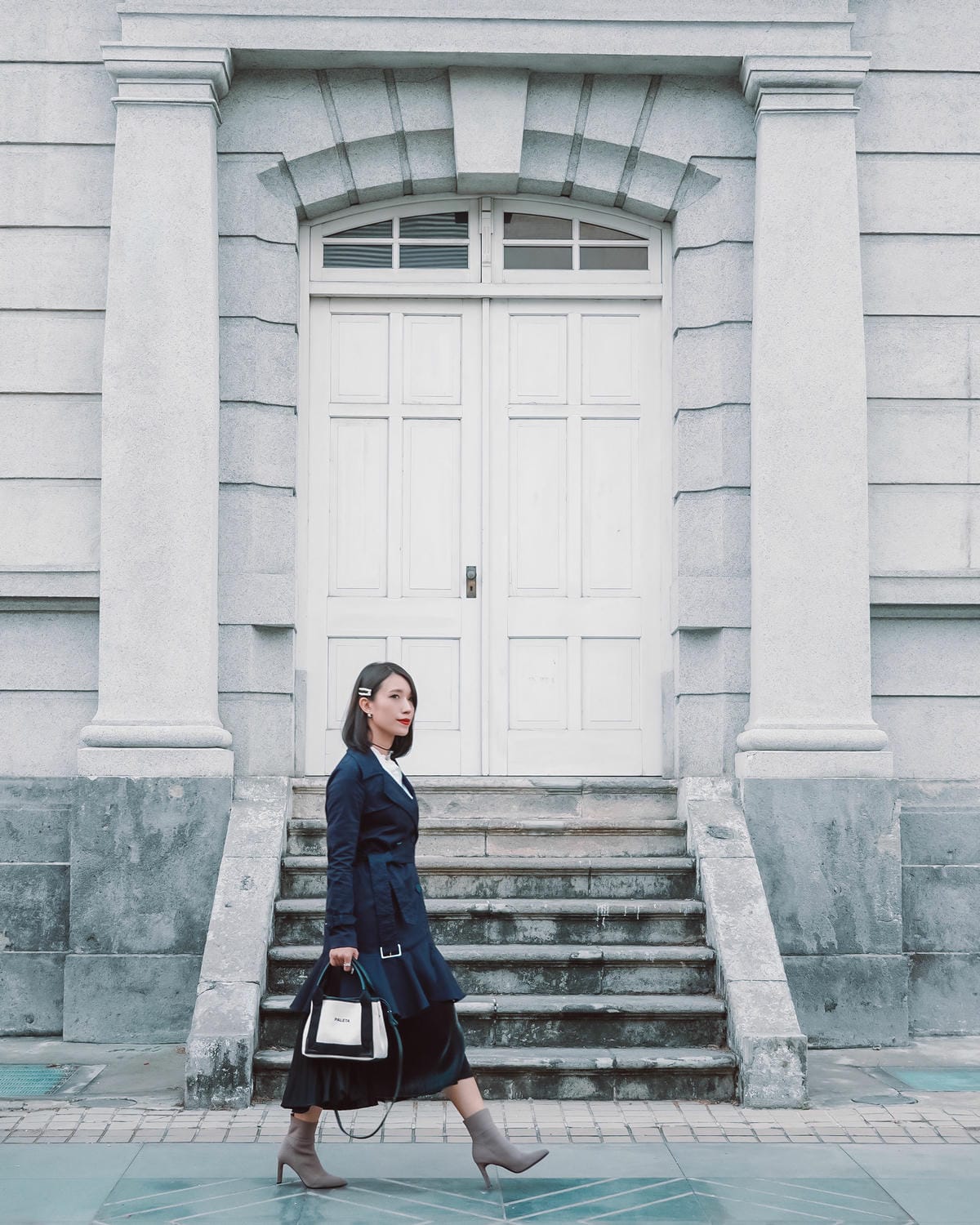 都會穿搭 iROO輕奢華 週時尚愛自己不打折 經典黑白上班族穿搭 秋冬風衣必備25.jpg 都會穿搭 iROO輕奢華 週時尚愛自己不打折 經典黑白上班族穿搭 秋冬風衣必備25.jpg