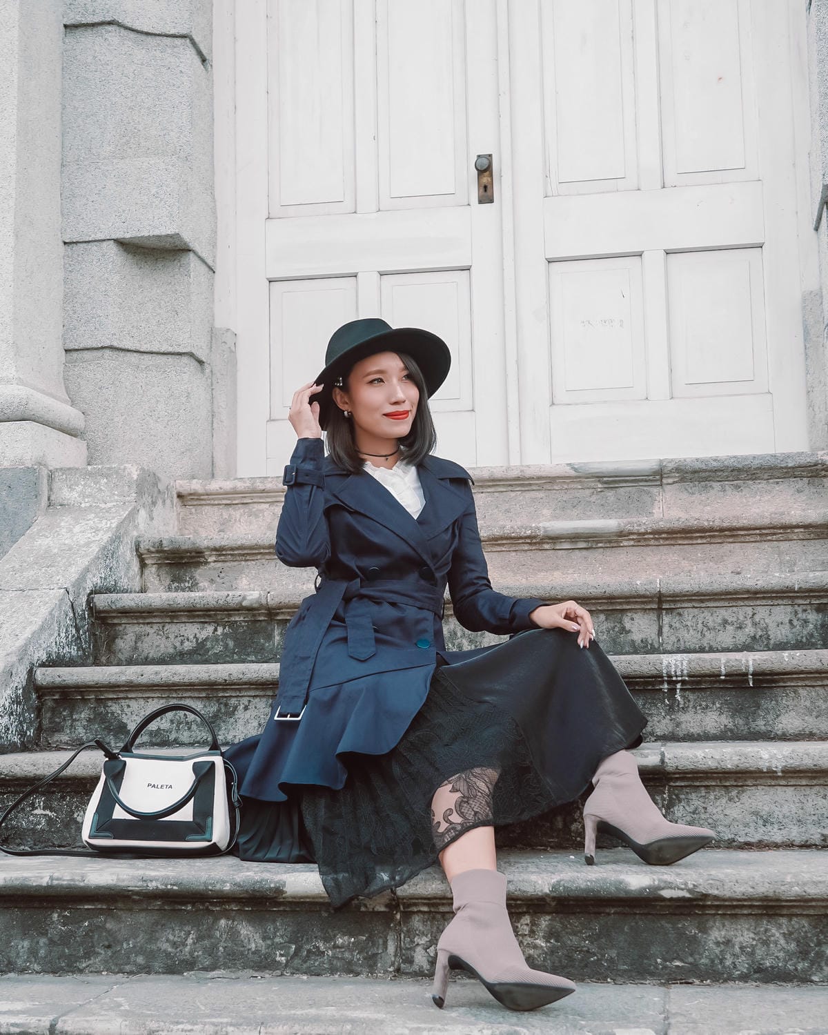 都會穿搭 iROO輕奢華 週時尚愛自己不打折 經典黑白上班族穿搭 秋冬風衣必備22.jpg 都會穿搭 iROO輕奢華 週時尚愛自己不打折 經典黑白上班族穿搭 秋冬風衣必備22.jpg