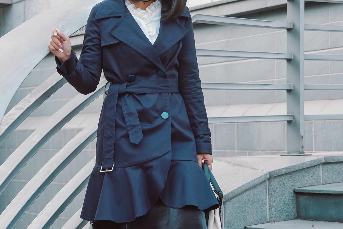 都會穿搭 iROO輕奢華 週時尚愛自己不打折 經典黑白上班族穿搭 秋冬風衣必備20.jpg 都會穿搭 iROO輕奢華 週時尚愛自己不打折 經典黑白上班族穿搭 秋冬風衣必備20.jpg