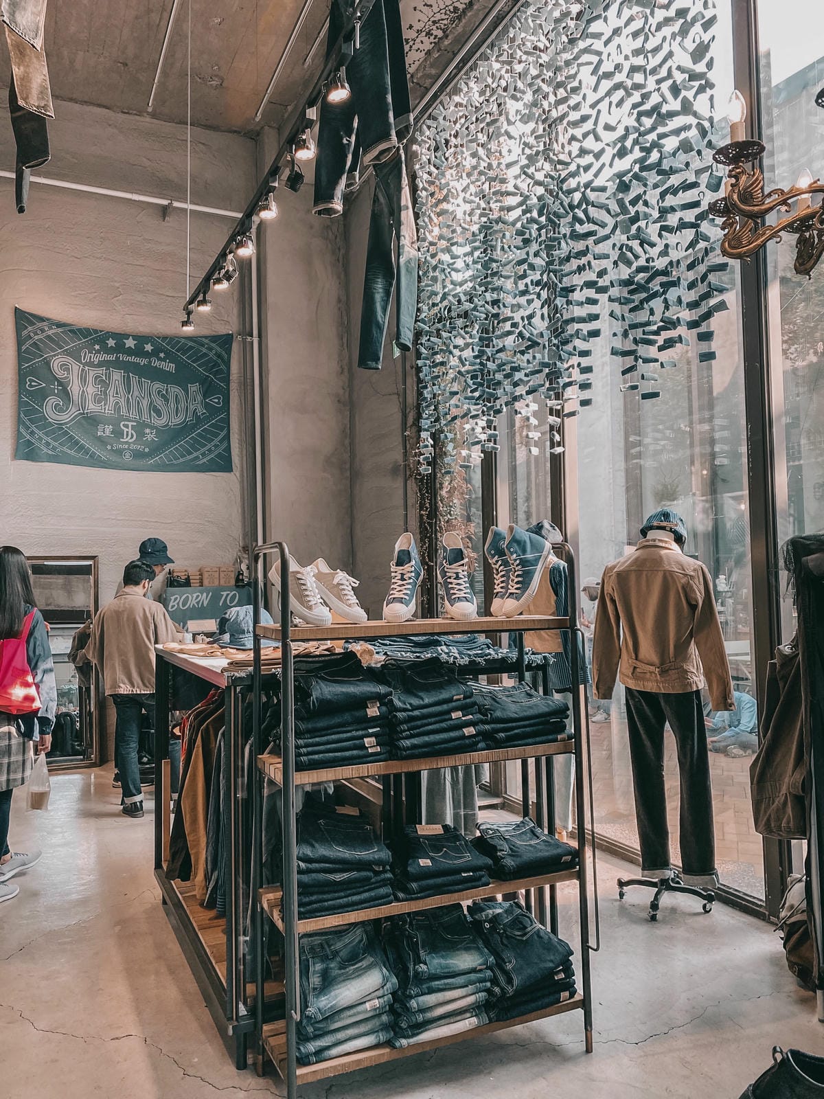 帆布鞋穿搭LOOKBOOK JEANSDA金斯大戰斧加硫鞋 不敗經典帆布鞋展現個人穿搭魅力@高雄駁二店5.jpg 帆布鞋穿搭LOOKBOOK JEANSDA金斯大戰斧加硫鞋 不敗經典帆布鞋展現個人穿搭魅力@高雄駁二店5.jpg