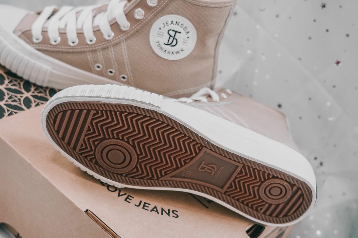 帆布鞋穿搭LOOKBOOK JEANSDA金斯大戰斧加硫鞋 不敗經典帆布鞋展現個人穿搭魅力@高雄駁二店19.jpg 帆布鞋穿搭LOOKBOOK JEANSDA金斯大戰斧加硫鞋 不敗經典帆布鞋展現個人穿搭魅力@高雄駁二店19.jpg