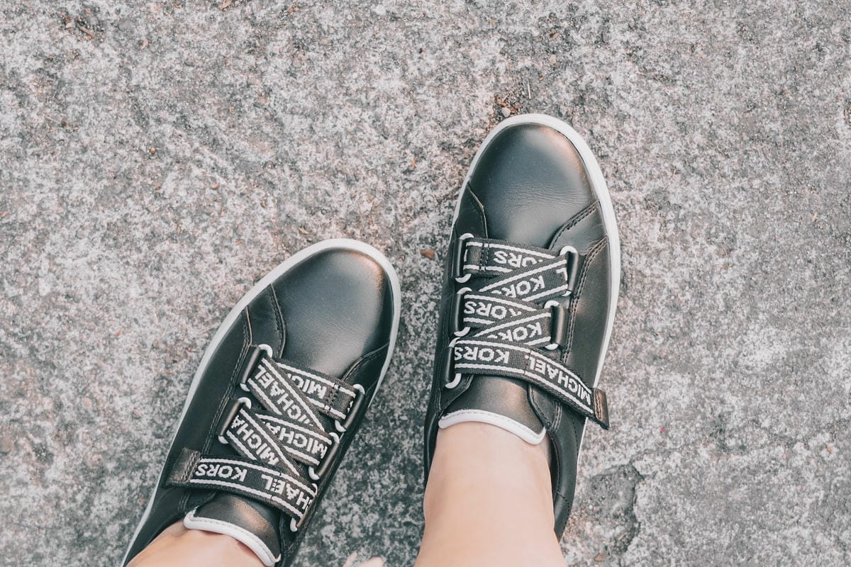 潮鞋開箱 黑色皮革MK平底板鞋 重複穿搭LOOKBOOK11.JPG