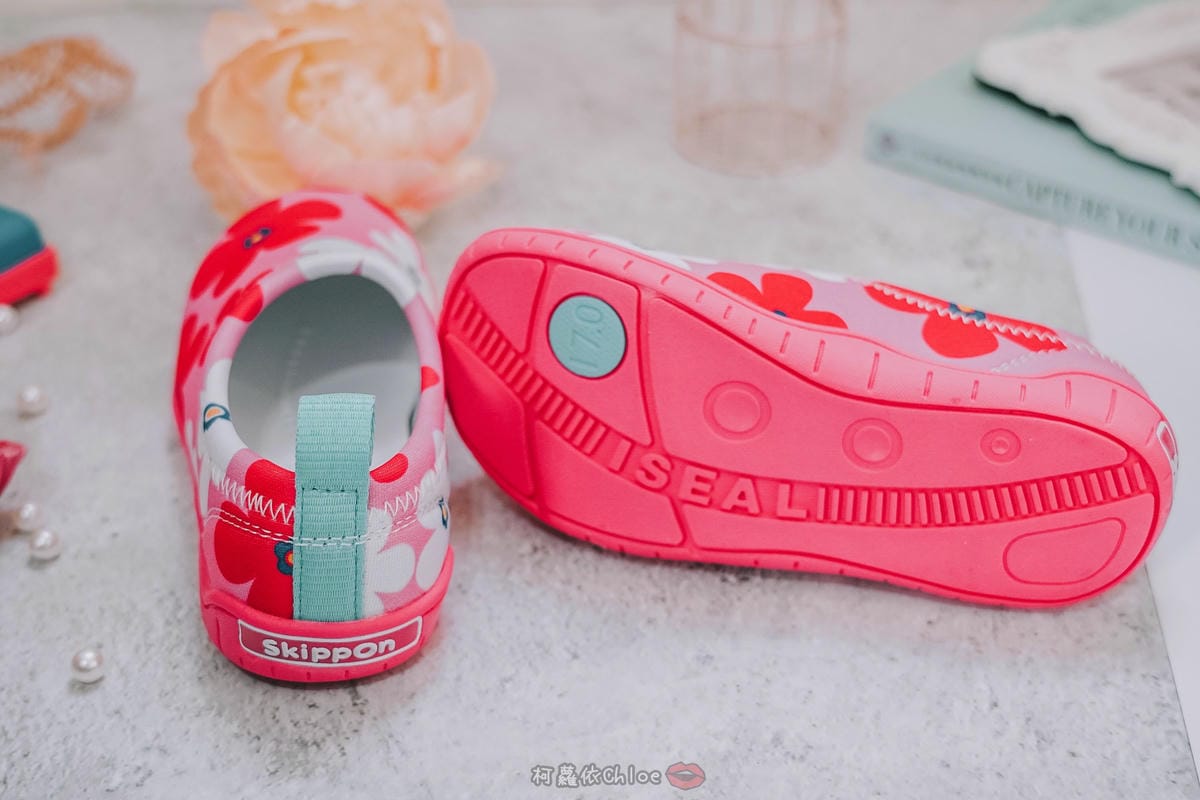 童鞋穿搭x好物分享 日本SkippOn ISEAL VU系列兒童休閒機能鞋%26;Nicott五重珍珠紗方巾 限時團購17.jpg