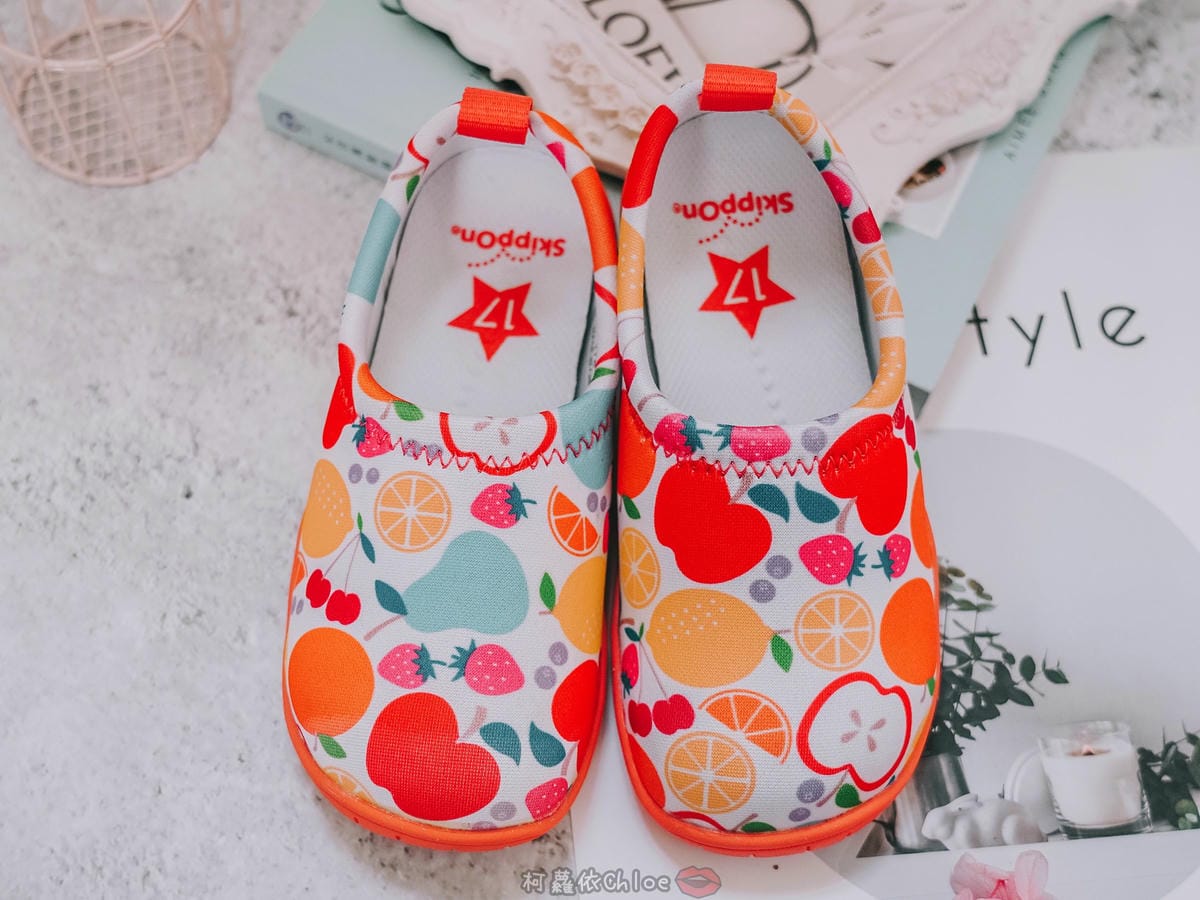 童鞋穿搭x好物分享 日本SkippOn ISEAL VU系列兒童休閒機能鞋%26;Nicott五重珍珠紗方巾 限時團購118.jpg