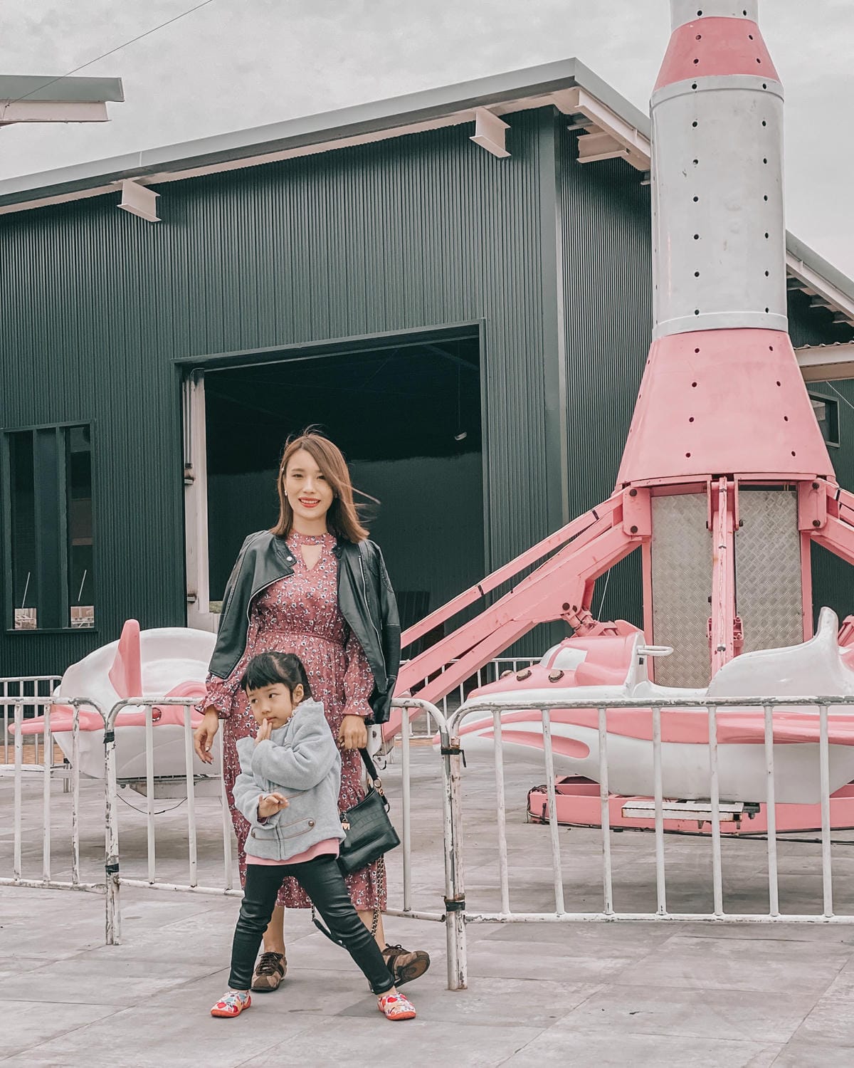 童鞋穿搭x好物分享 日本SkippOn ISEAL VU系列兒童休閒機能鞋%26;Nicott五重珍珠紗方巾 限時團購123.jpg