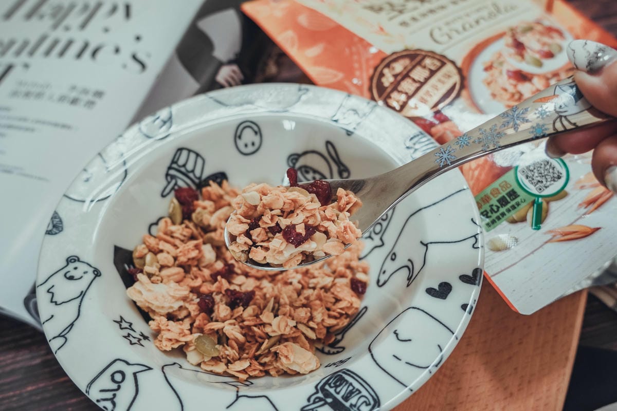 早餐穀物 用萬歲牌堅穀力開啟一整天滿滿活力 巧克力杏仁%26;蜂蜜椰香17.jpg