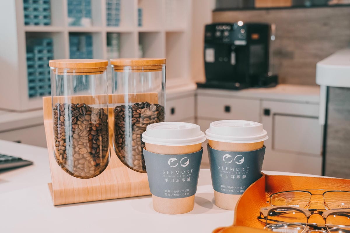 台南手目耳眼鏡 享受一杯好咖啡 獨家旅行式配鏡 無壓力挑選專屬自己的眼鏡14.jpg 台南手目耳眼鏡 享受一杯好咖啡 獨家旅行式配鏡 無壓力挑選專屬自己的眼鏡14.jpg