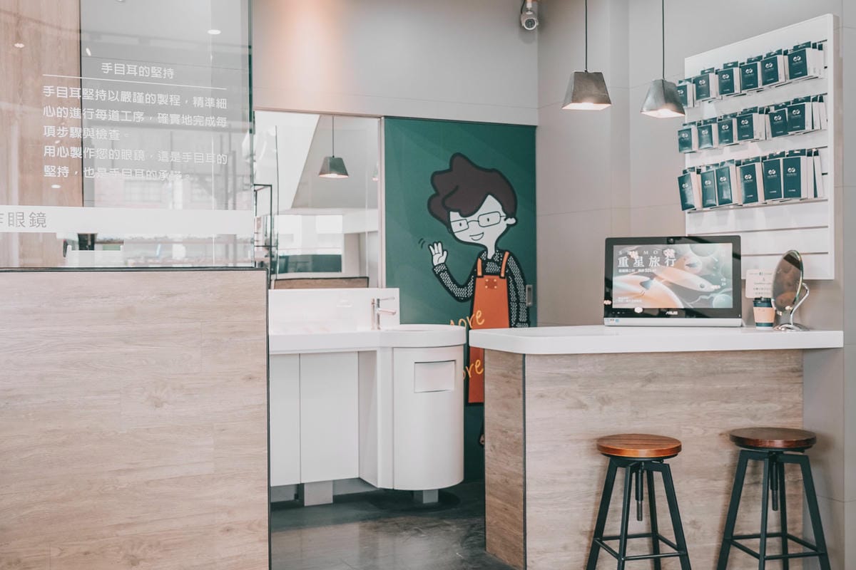 台南手目耳眼鏡 享受一杯好咖啡 獨家旅行式配鏡 無壓力挑選專屬自己的眼鏡29.jpg 台南手目耳眼鏡 享受一杯好咖啡 獨家旅行式配鏡 無壓力挑選專屬自己的眼鏡29.jpg