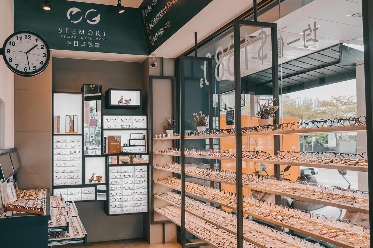 台南手目耳眼鏡 享受一杯好咖啡 獨家旅行式配鏡 無壓力挑選專屬自己的眼鏡4.jpg 台南手目耳眼鏡 享受一杯好咖啡 獨家旅行式配鏡 無壓力挑選專屬自己的眼鏡4.jpg