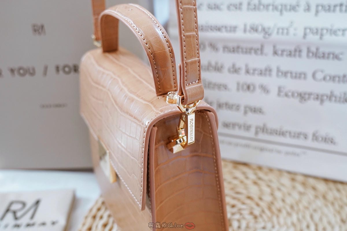 包Ｘ春季穿搭｜ROBINMAY羅馬時空手提包 簡約展現個性時尚6A.jpg