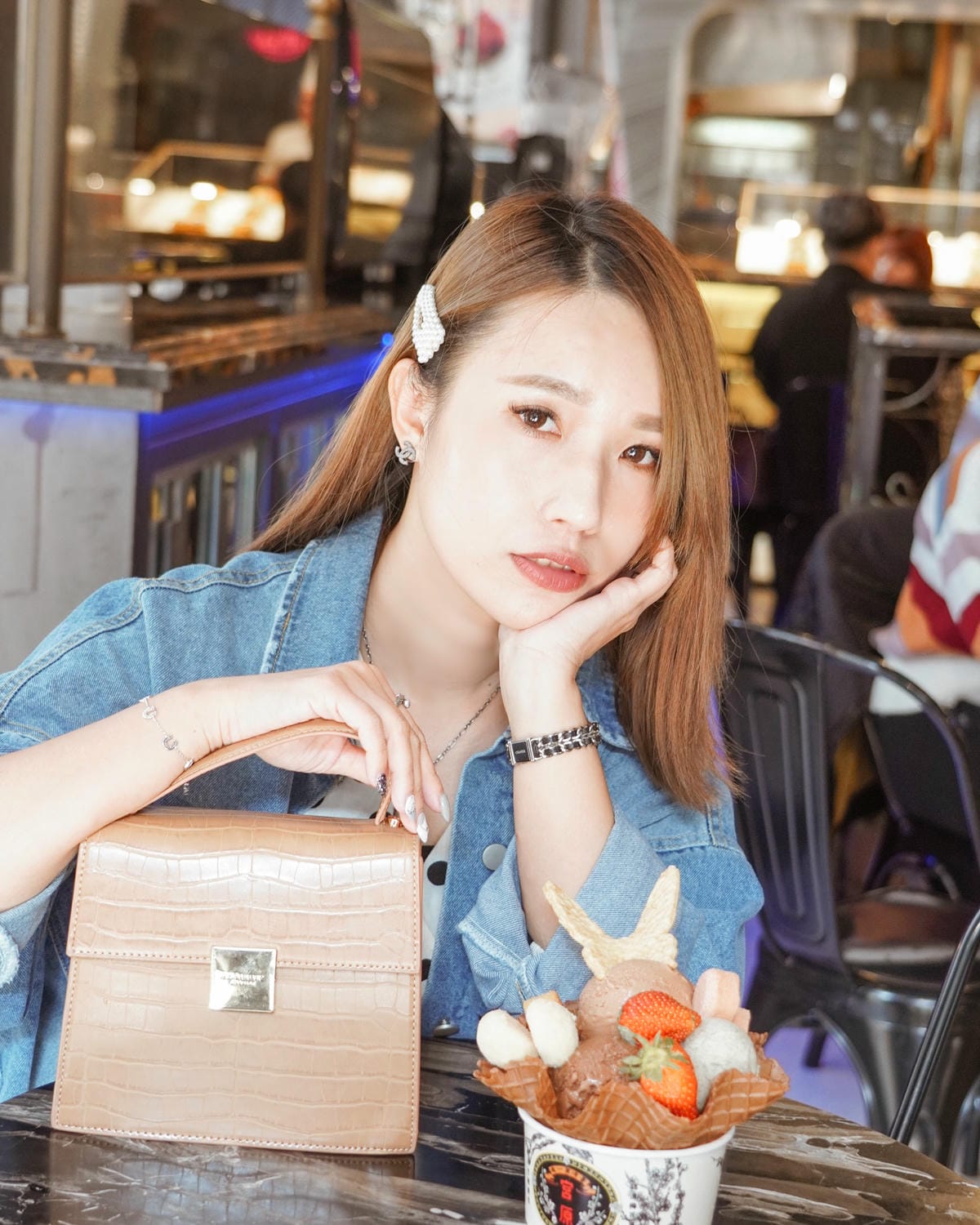 包Ｘ春季穿搭｜ROBINMAY羅馬時空手提包 簡約展現個性時尚21.jpg