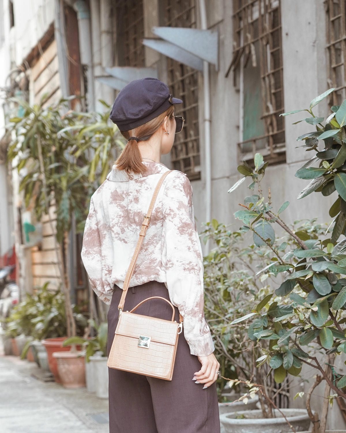 包Ｘ春季穿搭｜ROBINMAY羅馬時空手提包 簡約展現個性時尚24.jpg
