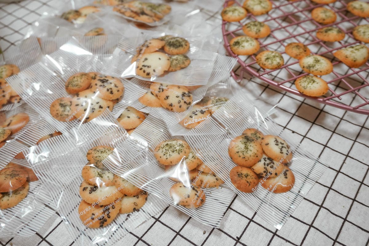 餅乾食譜 古早味海苔芝麻餅乾 零失敗一次成功 奶油香氣濃郁 脆口好吃1.JPG 餅乾食譜 古早味海苔芝麻餅乾 零失敗一次成功 奶油香氣濃郁 脆口好吃1.JPG