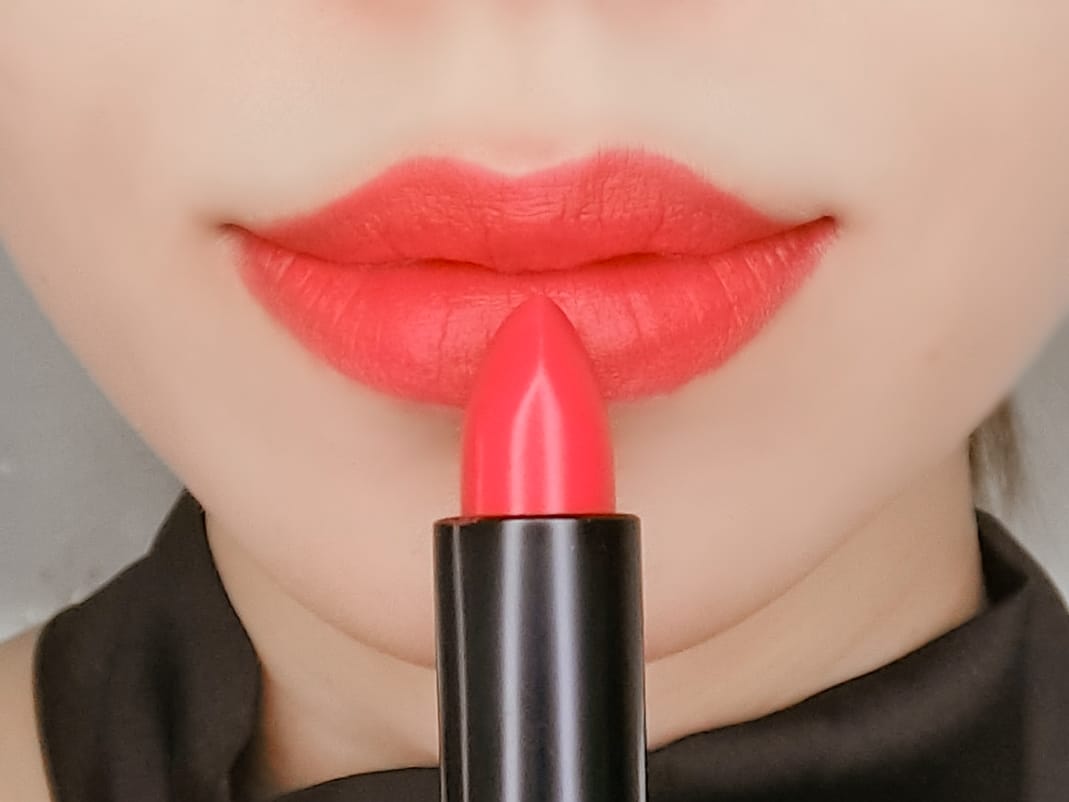 試色分享 露華濃經典璀璨唇膏15色全系列 我的自信命定色!超持色輕透粉底液開架持久底妝推薦31.jpg 試色分享 露華濃經典璀璨唇膏15色全系列 我的自信命定色!超持色輕透粉底液開架持久底妝推薦31.jpg