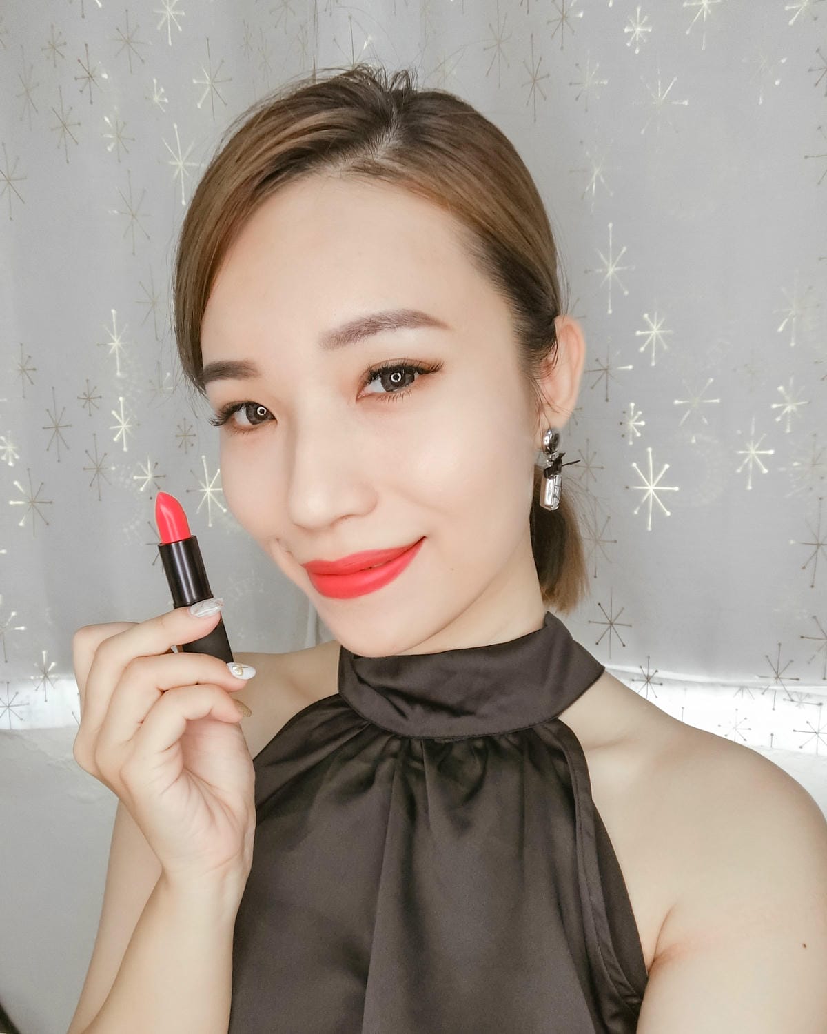 試色分享 露華濃經典璀璨唇膏15色全系列 我的自信命定色!超持色輕透粉底液開架持久底妝推薦29.jpg 試色分享 露華濃經典璀璨唇膏15色全系列 我的自信命定色!超持色輕透粉底液開架持久底妝推薦29.jpg