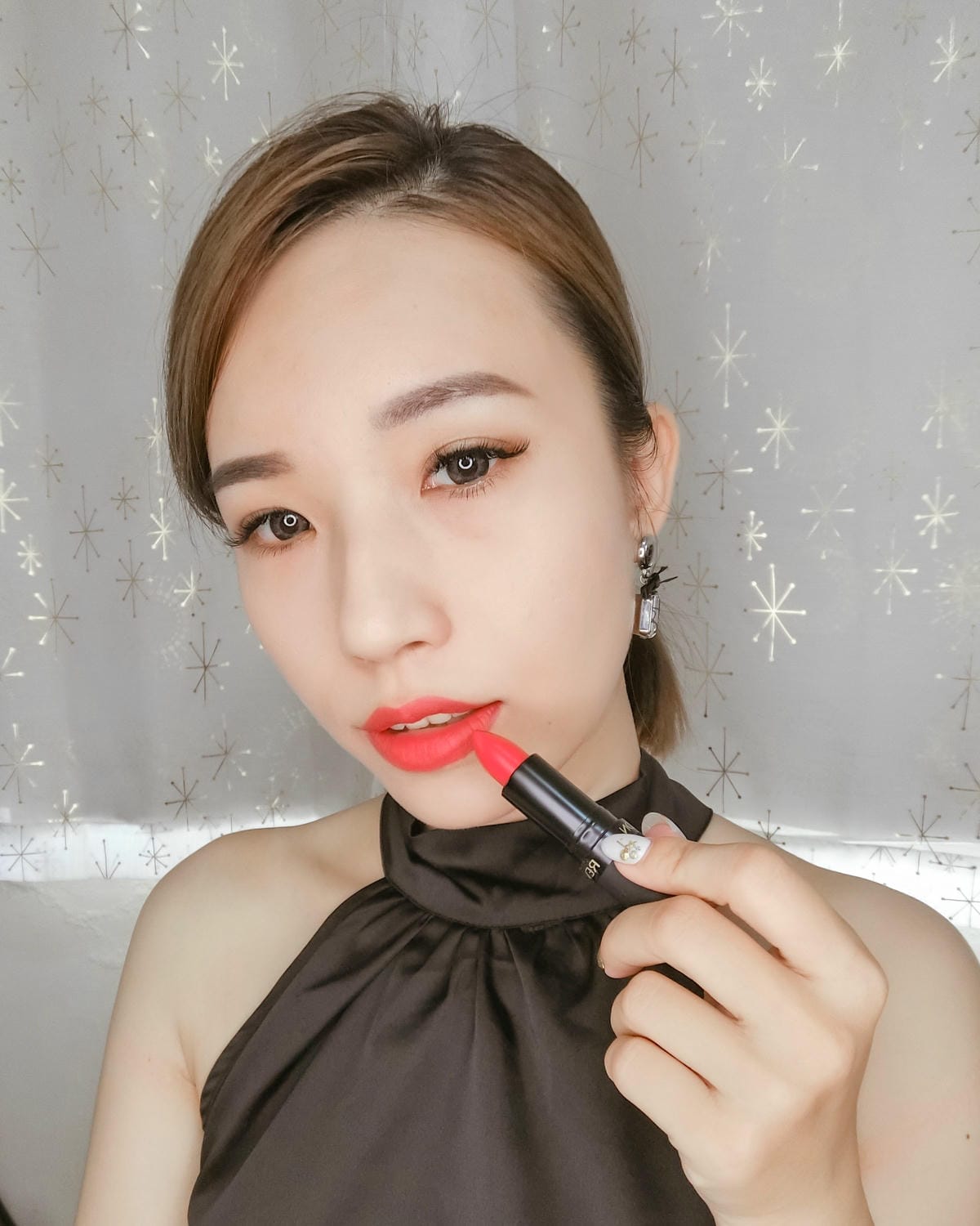 試色分享 露華濃經典璀璨唇膏15色全系列 我的自信命定色!超持色輕透粉底液開架持久底妝推薦30.jpg 試色分享 露華濃經典璀璨唇膏15色全系列 我的自信命定色!超持色輕透粉底液開架持久底妝推薦30.jpg