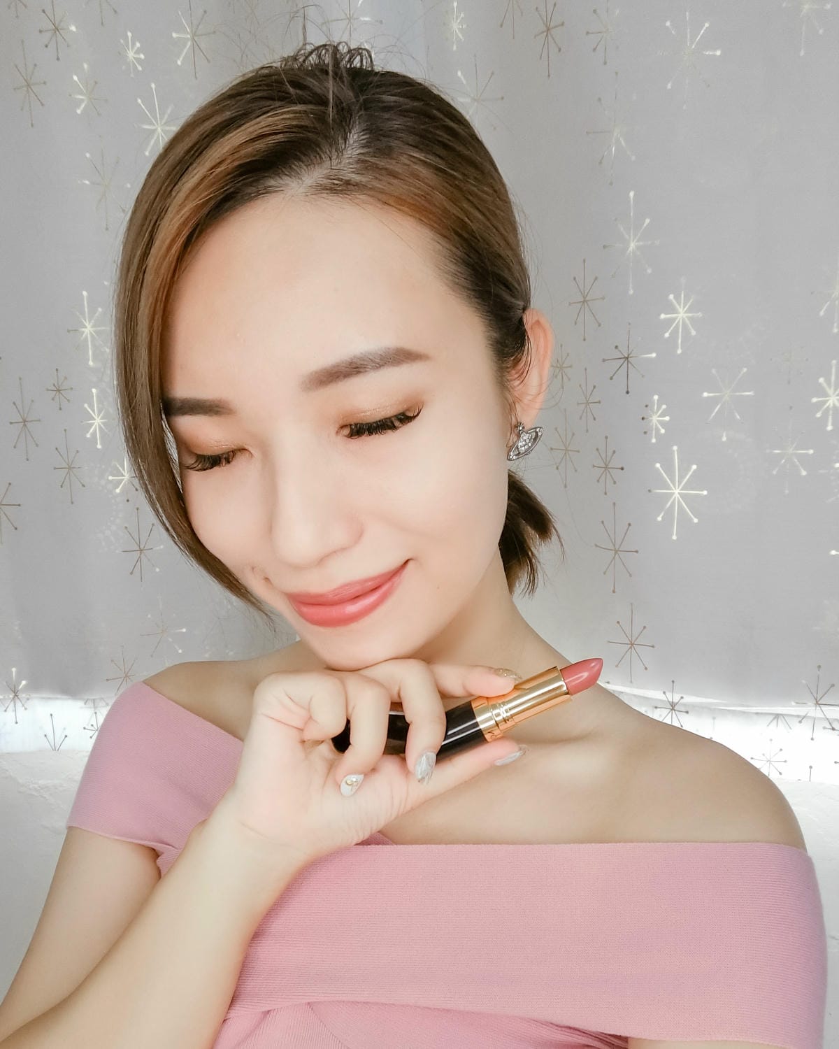 試色分享 露華濃經典璀璨唇膏15色全系列 我的自信命定色!超持色輕透粉底液開架持久底妝推薦22 (1).jpg 試色分享 露華濃經典璀璨唇膏15色全系列 我的自信命定色!超持色輕透粉底液開架持久底妝推薦22 (1).jpg