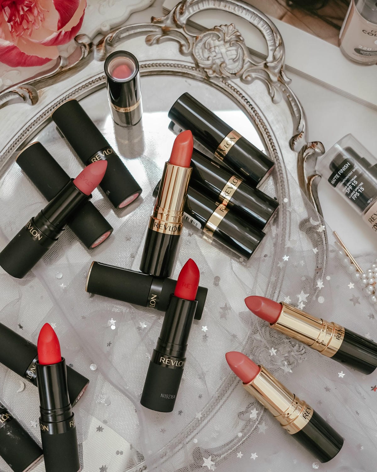 試色分享 露華濃經典璀璨唇膏15色全系列 我的自信命定色!超持色輕透粉底液開架持久底妝推薦14.jpg 試色分享 露華濃經典璀璨唇膏15色全系列 我的自信命定色!超持色輕透粉底液開架持久底妝推薦14.jpg