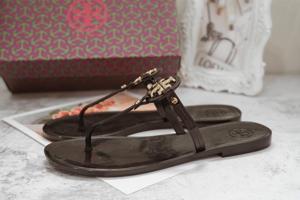 Farfetch購物教學 集結各地精品一站買齊 時尚穿搭配件Salvatore Ferragamo皮帶 TORY BURCH夾腳拖 FILA腰包開箱31.JPG