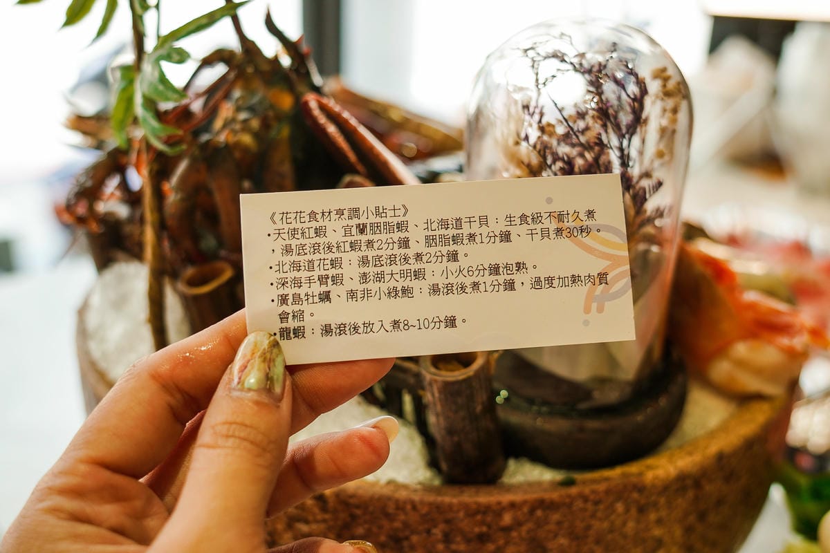 台南火鍋|花花世界鍋物 浮誇海陸鍋 活龍蝦 Prime無骨牛小排 超邪惡鮭魚卵丼飯必點 台南東區最美度假網美風火鍋店35.jpg 台南火鍋|花花世界鍋物 浮誇海陸鍋 活龍蝦 Prime無骨牛小排 超邪惡鮭魚卵丼飯必點 台南東區最美度假網美風火鍋店35.jpg
