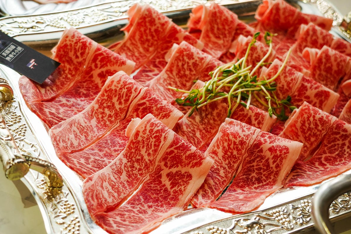 台南火鍋|花花世界鍋物 浮誇海陸鍋 活龍蝦 Prime無骨牛小排 超邪惡鮭魚卵丼飯必點 台南東區最美度假網美風火鍋店21.jpg 台南火鍋|花花世界鍋物 浮誇海陸鍋 活龍蝦 Prime無骨牛小排 超邪惡鮭魚卵丼飯必點 台南東區最美度假網美風火鍋店21.jpg