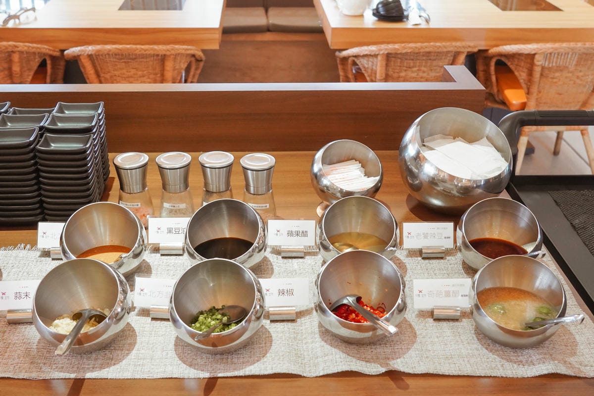 台南火鍋|花花世界鍋物 浮誇海陸鍋 活龍蝦 Prime無骨牛小排 超邪惡鮭魚卵丼飯必點 台南東區最美度假網美風火鍋店11.jpg 台南火鍋|花花世界鍋物 浮誇海陸鍋 活龍蝦 Prime無骨牛小排 超邪惡鮭魚卵丼飯必點 台南東區最美度假網美風火鍋店11.jpg