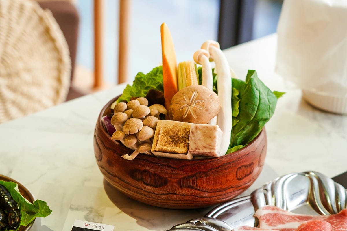 台南火鍋|花花世界鍋物 浮誇海陸鍋 活龍蝦 Prime無骨牛小排 超邪惡鮭魚卵丼飯必點 台南東區最美度假網美風火鍋店16.jpg 台南火鍋|花花世界鍋物 浮誇海陸鍋 活龍蝦 Prime無骨牛小排 超邪惡鮭魚卵丼飯必點 台南東區最美度假網美風火鍋店16.jpg