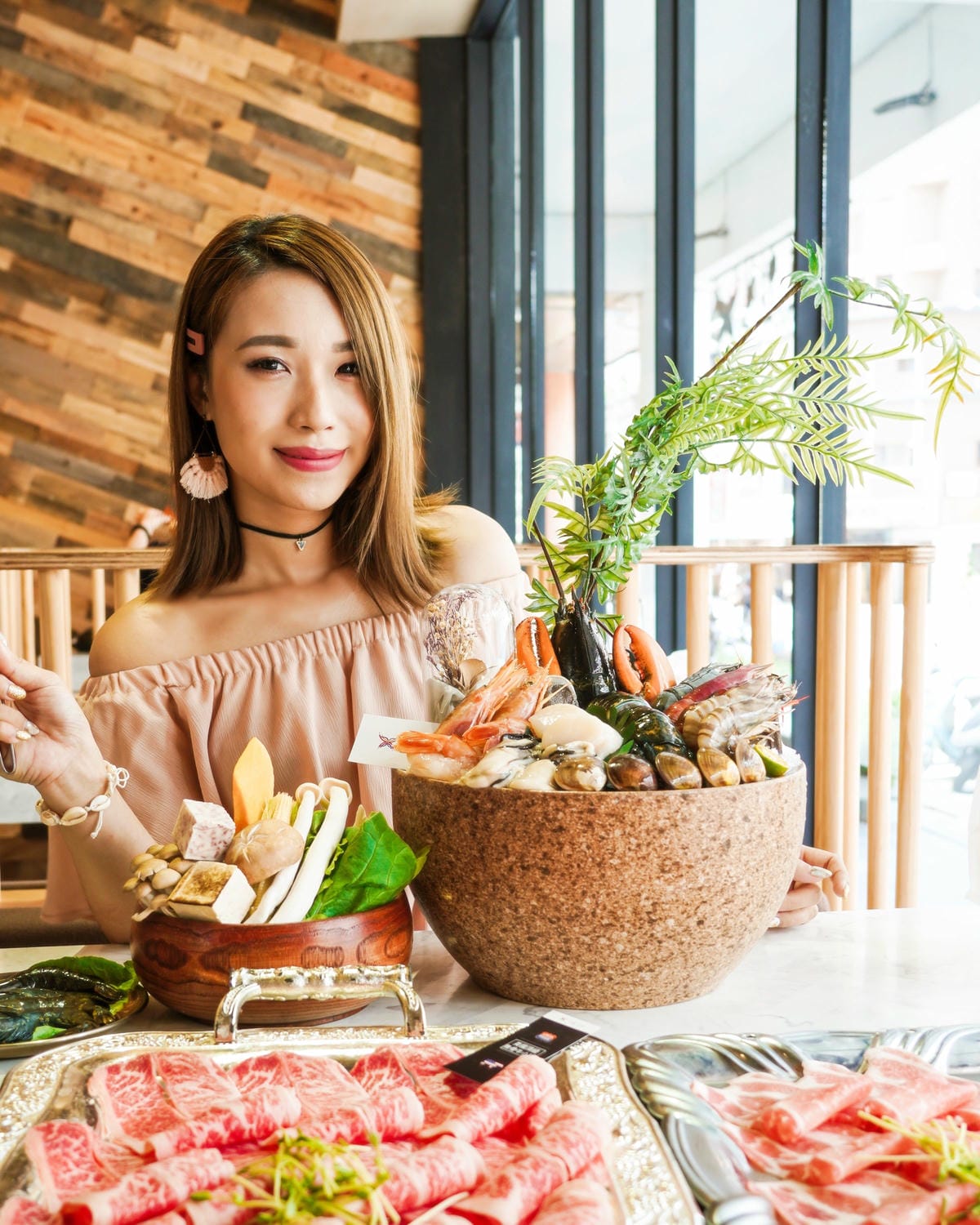 台南火鍋|花花世界鍋物 浮誇海陸鍋 活龍蝦 Prime無骨牛小排 超邪惡鮭魚卵丼飯必點 台南東區最美度假網美風火鍋店18.jpg 台南火鍋|花花世界鍋物 浮誇海陸鍋 活龍蝦 Prime無骨牛小排 超邪惡鮭魚卵丼飯必點 台南東區最美度假網美風火鍋店18.jpg