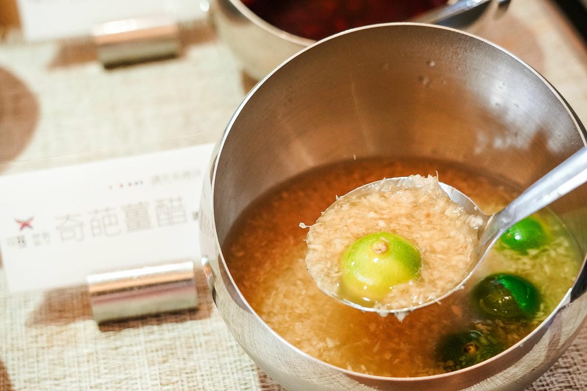 台南火鍋|花花世界鍋物 浮誇海陸鍋 活龍蝦 Prime無骨牛小排 超邪惡鮭魚卵丼飯必點 台南東區最美度假網美風火鍋店12.jpg 台南火鍋|花花世界鍋物 浮誇海陸鍋 活龍蝦 Prime無骨牛小排 超邪惡鮭魚卵丼飯必點 台南東區最美度假網美風火鍋店12.jpg