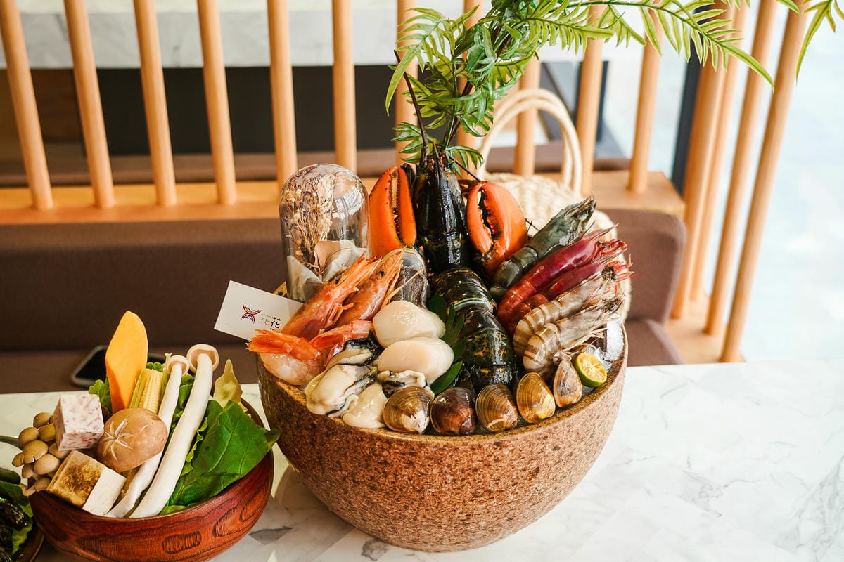 台南火鍋|花花世界鍋物 浮誇海陸鍋 活龍蝦 Prime無骨牛小排 超邪惡鮭魚卵丼飯必點 台南東區最美度假網美風火鍋店31.jpg 台南火鍋|花花世界鍋物 浮誇海陸鍋 活龍蝦 Prime無骨牛小排 超邪惡鮭魚卵丼飯必點 台南東區最美度假網美風火鍋店31.jpg