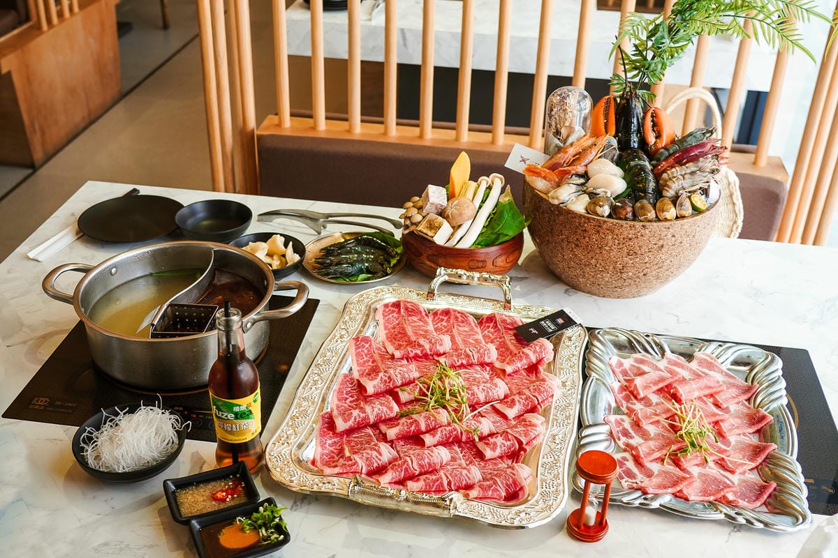 台南火鍋|花花世界鍋物 浮誇海陸鍋 活龍蝦 Prime無骨牛小排 超邪惡鮭魚卵丼飯必點 台南東區最美度假網美風火鍋店15.jpg 台南火鍋|花花世界鍋物 浮誇海陸鍋 活龍蝦 Prime無骨牛小排 超邪惡鮭魚卵丼飯必點 台南東區最美度假網美風火鍋店15.jpg