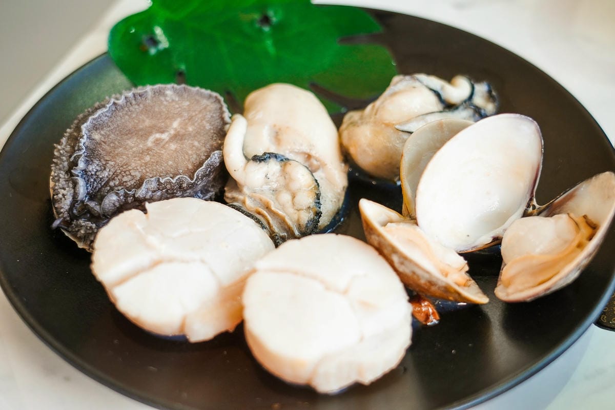 台南火鍋|花花世界鍋物 浮誇海陸鍋 活龍蝦 Prime無骨牛小排 超邪惡鮭魚卵丼飯必點 台南東區最美度假網美風火鍋店37.jpg 台南火鍋|花花世界鍋物 浮誇海陸鍋 活龍蝦 Prime無骨牛小排 超邪惡鮭魚卵丼飯必點 台南東區最美度假網美風火鍋店37.jpg