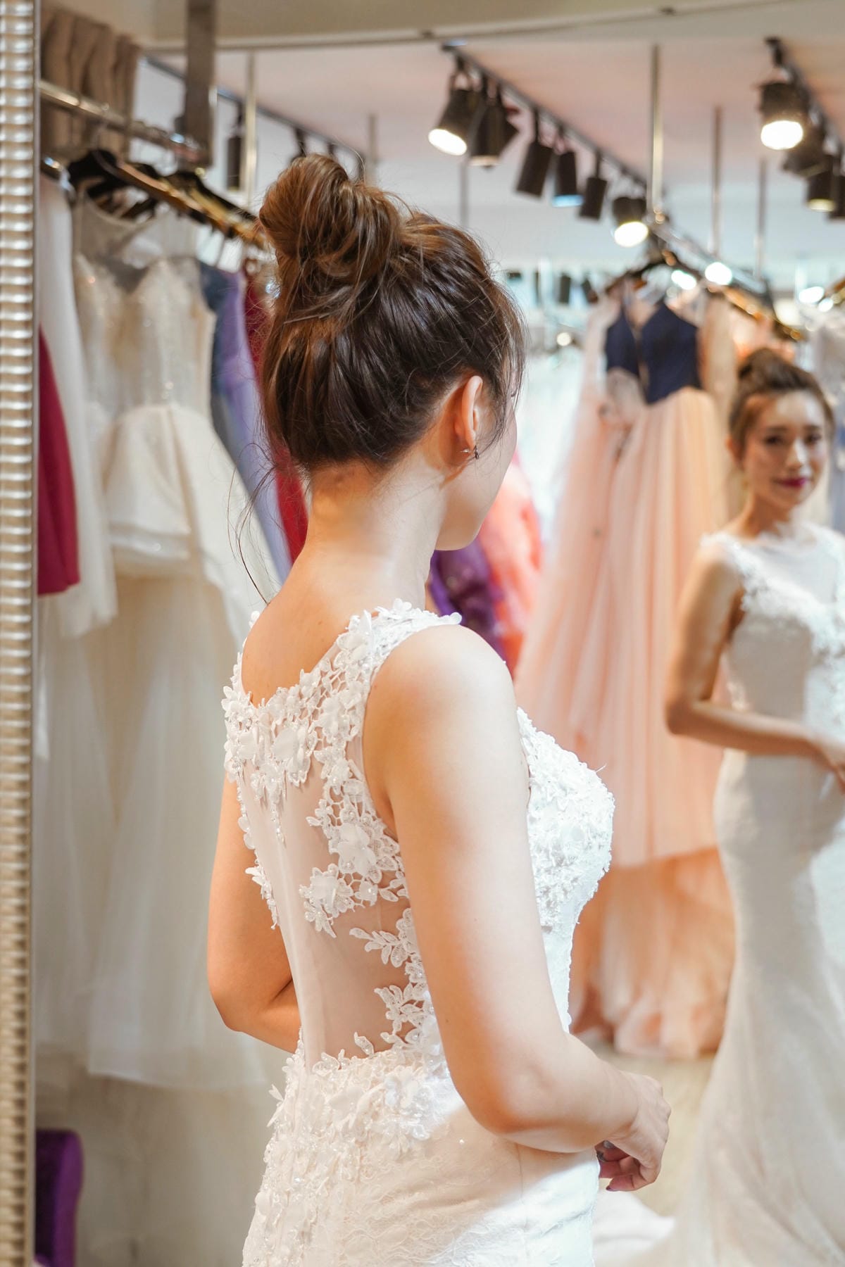 全家福婚紗 伊頓婚紗 挑選親子款禮服 環境分享篇 全家福照 親子寫真 周年婚紗 伊頓自助婚紗台南旗艦店18.jpg