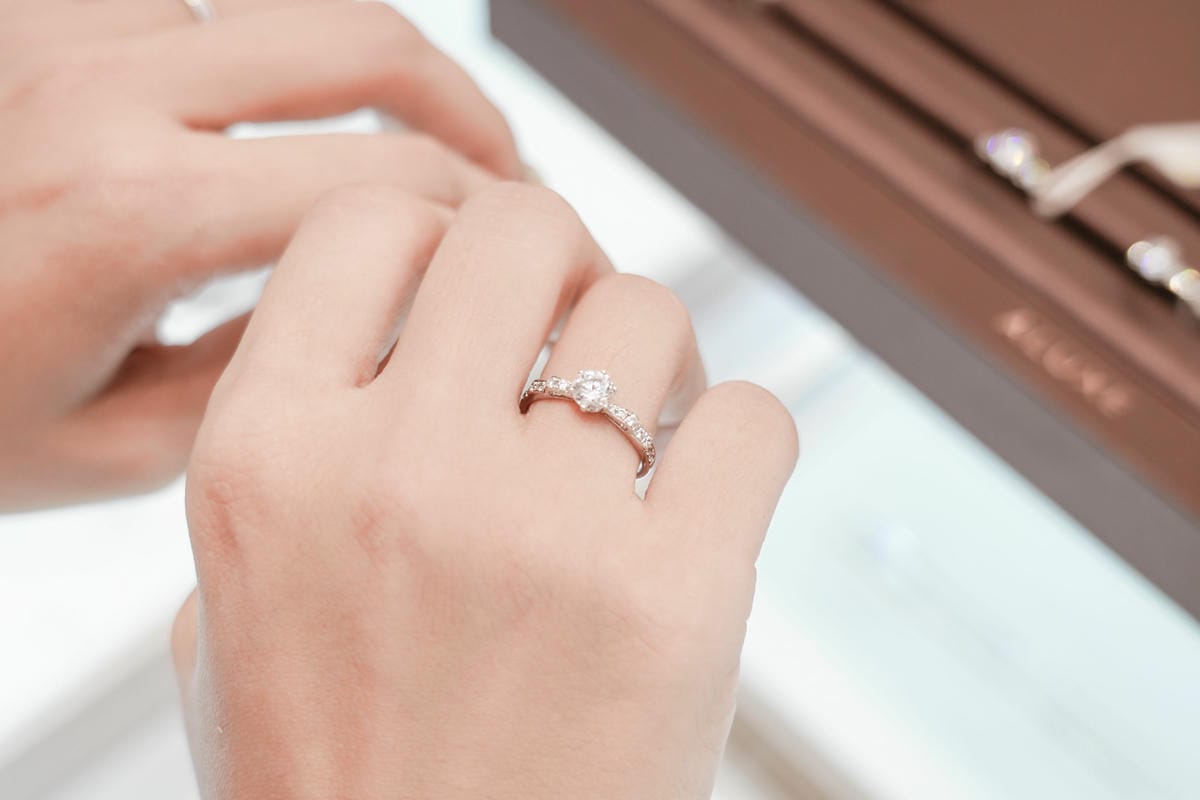 婚戒推薦|ALUXE亞立詩高雄博愛門市 品牌四大優勢為每一對新人傳遞幸福18.jpg 婚戒推薦|ALUXE亞立詩高雄博愛門市 品牌四大優勢為每一對新人傳遞幸福18.jpg