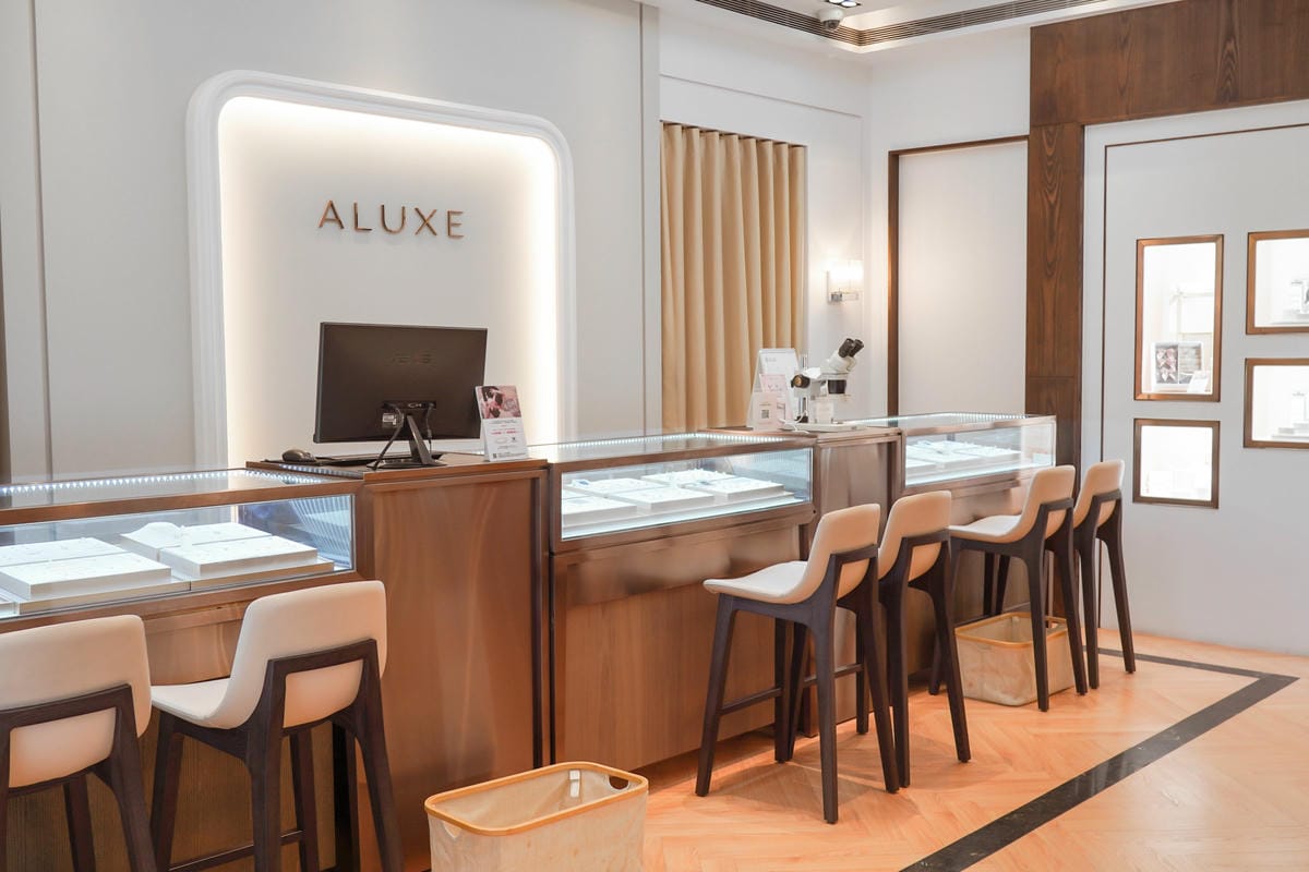 婚戒推薦|ALUXE亞立詩高雄博愛門市 品牌四大優勢為每一對新人傳遞幸福2.jpg 婚戒推薦|ALUXE亞立詩高雄博愛門市 品牌四大優勢為每一對新人傳遞幸福2.jpg
